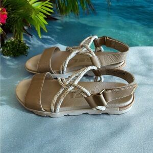 Women’s Sorel Torpedaii Rope Sandal. Sandy Tawny Fawn. Excellent Condition.